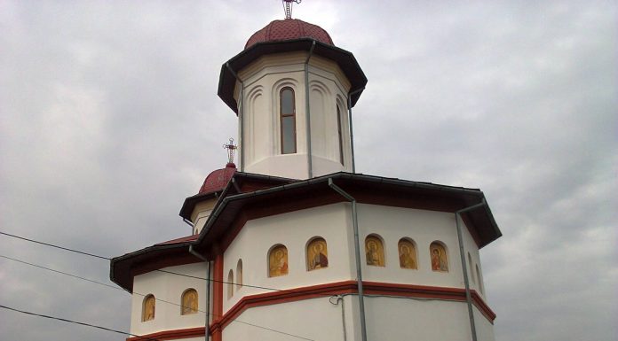 Mitropolitul Olteniei a resfinţit Biserica din Parohia Ţicleni, Protopopiatul Târgu-Cărbuneşti (II) – ,,Biserica este această «Mamă» a noastră, care ne ajută pe fiecare în parte unde să ne rugăm Lui Dumnezeu şi ea ne conduce pe toţi la Tatăl Cel ceresc”!