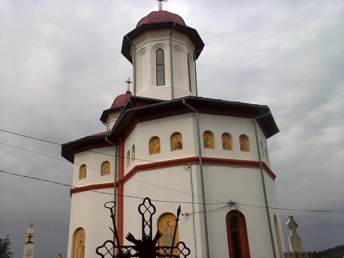 Mitropolitul Olteniei a resfinţit Biserica din Parohia Ţicleni, Protopopiatul Târgu-Cărbuneşti (II) – ,,Biserica este această «Mamă» a noastră, care ne ajută pe fiecare în parte unde să ne rugăm Lui Dumnezeu şi ea ne conduce pe toţi la Tatăl Cel ceresc”!