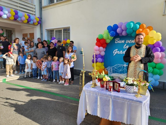 Emoţii şi bucurie la deschiderea noului an şcolar, la Grădiniţa ,,Sf. Stelian” şi CREȘA ,,Sf. Ecaterina” din Târgu-Jiu
