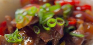 VIDEO: Rețeta săptămânii – Fabiskitchen: Vită cu legume în sos teriyaki