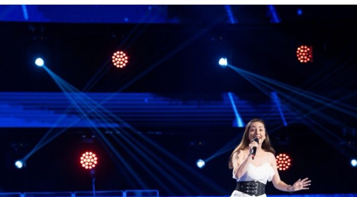O gorjeancă a întors toate cele 4 scaune ale juraților de la Vocea României