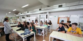 Zeci de liceeni din Novaci au experimentat viața de student la Timișoara