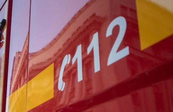 Târgu Jiu: O mașină a luat foc, pe strada14 Octombrie