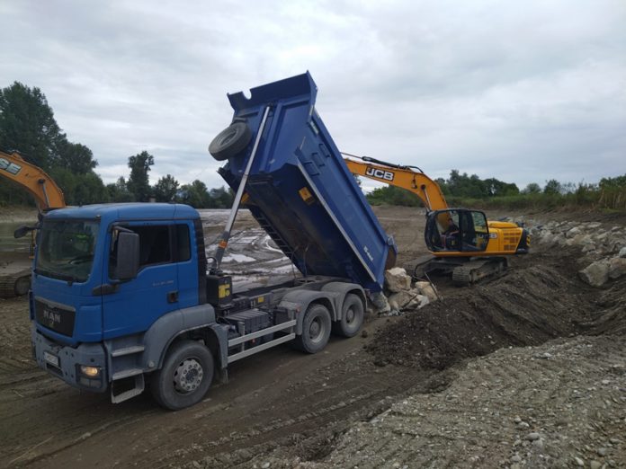 Insulă de balast formată pe râul Jiu! Lucrătorii SGA au intervenit!