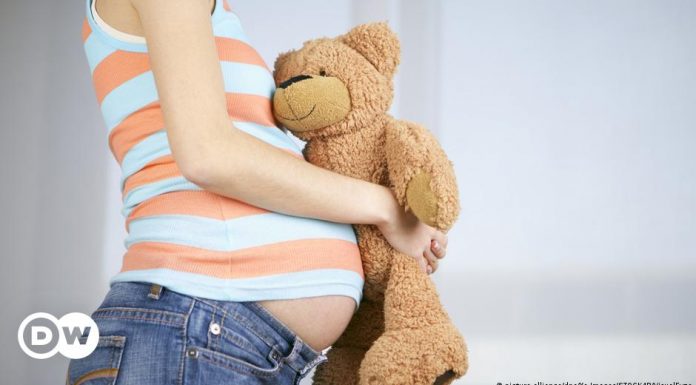 Burse școlare pentru mamele minore