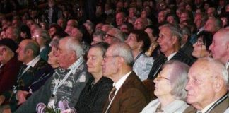 Petrecere pentru pensionarii din Târgu Jiu