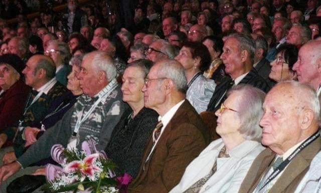 Petrecere pentru pensionarii din Târgu Jiu