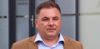 Baronul de Filiași, Pităroiu, consilierul prețios din CEO, cu salariu de 9.800 de lei, a învățat să scrie! În online!