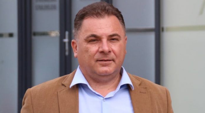 Baronul de Filiași, Pităroiu, consilierul prețios din CEO, cu salariu de 9.800 de lei, a învățat să scrie! În online!