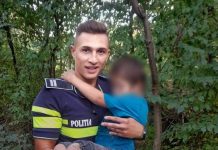 Băiețel dat dispărut, găsit de un tânăr polițist: ”L-am luat în brațe și s-a agățat cu mânuțele strans de gâtul meu”