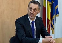 Mașina unui prefect a explodat