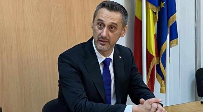 Mașina unui prefect a explodat