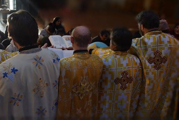 Începe examenul de capacitate preoțească pentru absolvenții gorjeni de Teologie