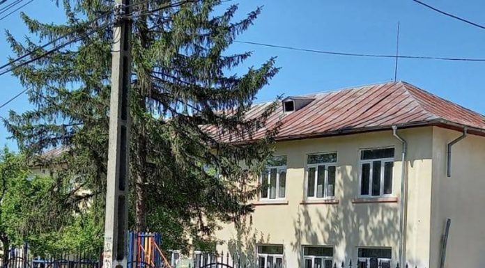 Guvernul a alocat 143.000 de lei pentru amenajarea unei toalete la o școală din Stejari
