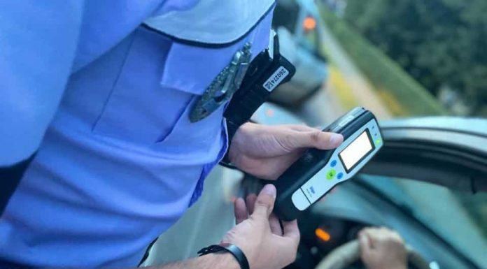 Reținut pentru lovire