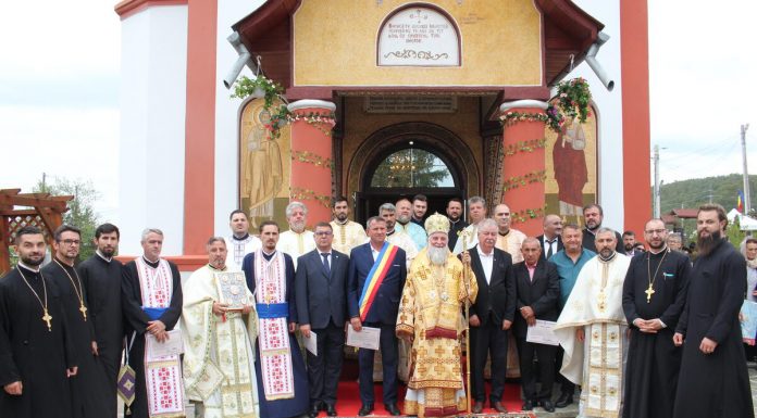 Biserica „Sf. Mare Mucenic Gheorghe” din Parohia Țicleni, resfințită de Mitropolitul Olteniei. „Cu toții suntem o mare familie, adunați în jurul lui Hristos, o biserică vie!”