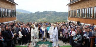 Mitropolitul Olteniei a sfinţit Biserica Mănăstirii cu hramurile «Bunavestire» și «Acoperământul Maicii Domnului», din Tismana, Gorj (I) – ,,Înaltpreasfinţia voastră, astăzi aţi făcut un dar pentru noi toţi, ca noi să-l dăruim Maicii Domnului, în ziua «Acoperământului» ei şi sub pavăza Născătoarei de Dumnezeu”!