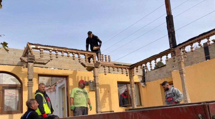 A început refacerea casei arse într-un incendiu, la Tismana!