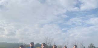 Vulturii se apropie de lider