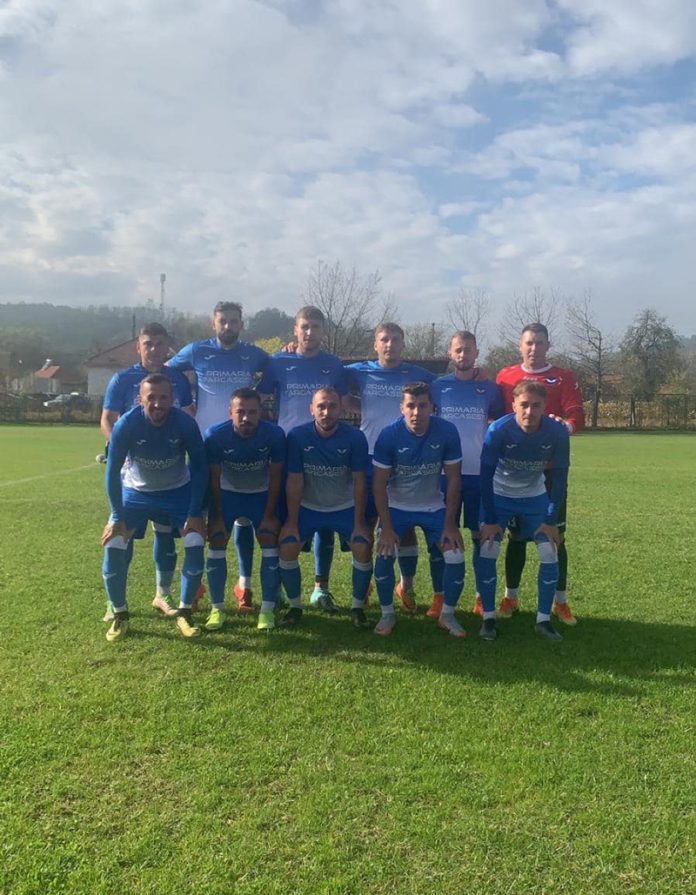 Vulturii se apropie de lider