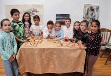 Peste 50 de copii au experimentat țesutul, la Muzeul Județean Gorj