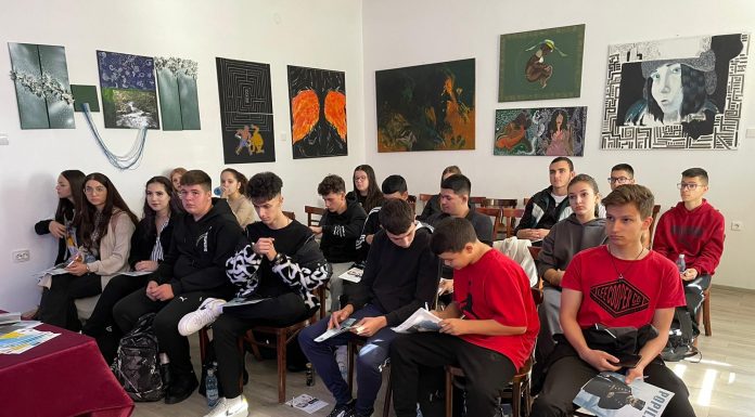 Proiectul ”Educație pentru media” al ADER, prezentat la două școli din Târgu Jiu