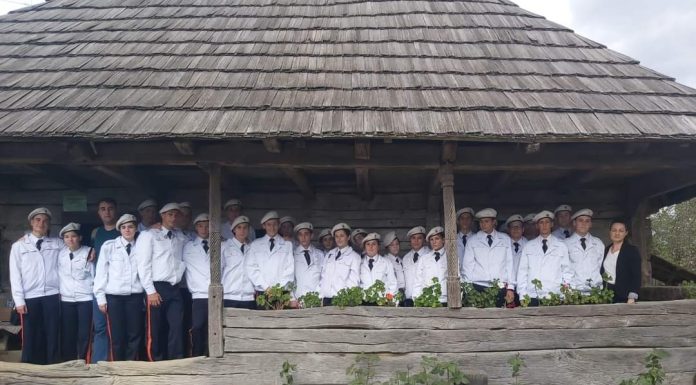 Elevii militari din Craiova au vizitat casa lui Brâncuși de la Hobița