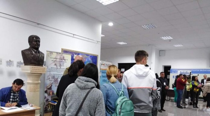 Bursa organizată de AJOFM a fost cu noroc pentru 124 de tineri din Gorj