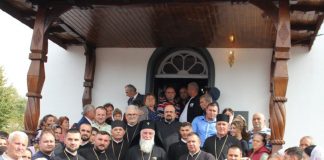 Mitropolitul Olteniei a resfinţit Biserica din Parohia Corobăile, comuna Dragoteşti, Gorj (II) – ,,În «Casa» Lui Dumnezeu, să ne aflăm cu toţi în comuniune cu cei care au zidit biserica acum o sută de ani și cu cei de astăzi”!