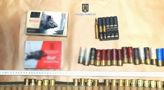 VIDEO: Percheziții domiciliare la Baia de Fier