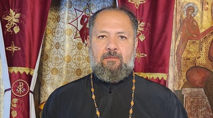 Învăţătura Preotului de altar – ,,Astăzi, suntem la Urdari, la şcoală. Într-o sală de clasă, preoţi şi cadre didactice”!