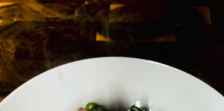 VIDEO: Rețeta săptămânii – Fabiskitchen: Salată de cârnați tipic austriacă ,,Wurstsalat “