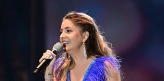 Novăceanca Alexandra Giurcă a pornit pe ”nevăzute”, dar cu dreptul, în concursul Vocea României! A intrat în echipa lui Tudor Chirilă