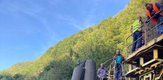 VIDEO: Bucăți de stâncă pe calea ferată din Defileul Jiului!