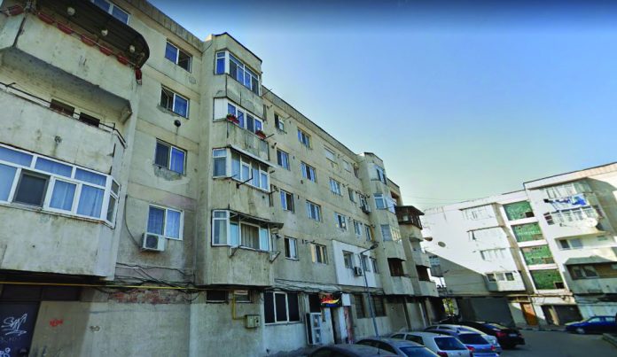 Evacuat din casă după o beție