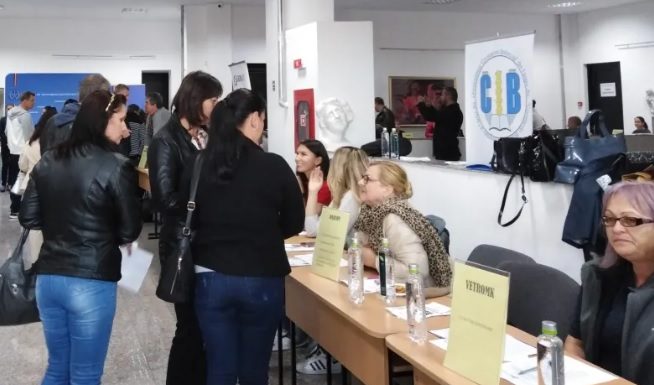 57 de angajatori gorjeni participă astăzi la Bursa locurilor de muncă pentru absolvenți