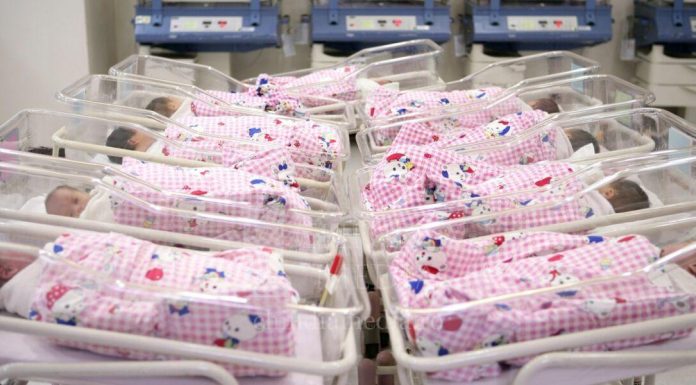 Crește indemnizația pentru părinții de gemeni sau multipleți