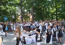 Se fac înscrieri la o secție din județ a Școlii Populare de Arte