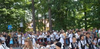 Se fac înscrieri la o secție din județ a Școlii Populare de Arte