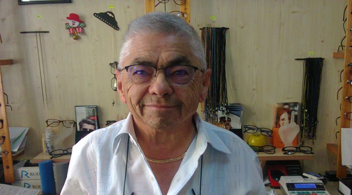 Educaţia…şi Lecţia de Viaţă! – Interviu cu domnul Ionică BOŞTINĂ, renumit specialist în optică şi patronul magazinului-atelier «Optica IONICĂ» din Târgu-Jiu – ,,Mă surprinde şi mă descumpăneşte până la exasperare indiferenţa oamenilor şi răutatea lor, parcă mai acutizate ca oricând”!