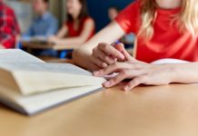 Gorj: Burse pentru 14 mame minore