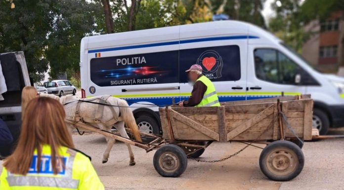 Au primit veste reflectorizante de la polițiști