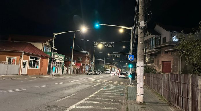 Târgu Jiu: Se instalează noile semafoare prevăzute în proiectul INFOTRAFIC