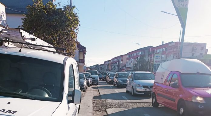 Firmă amendată după dezastrul lăsat pe o stradă din Târgu Jiu