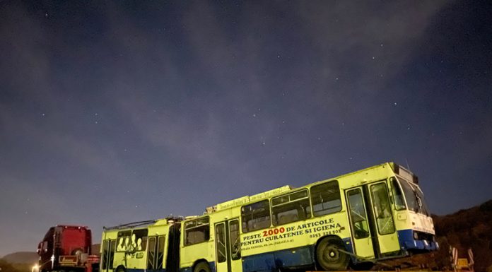 Troleibuzul din Târgu Jiu pentru care s-au strâns bani spre a fi expus ca piesă de muzeu a ajuns la Câmpulung