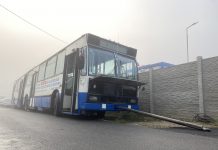 Vechiul troleibuz din Târgu Jiu a ajuns la muzeul din Câmpulung