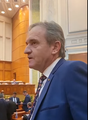 Parlament, FOTO: Mihai Weber, provocat de Ion Iordache în stilul lui George Simion