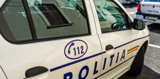 „Să o lăsăm aşa!” Un șofer a pus șpaga în portbagajul mașinii de poliție