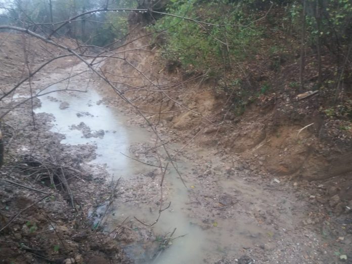 FOTO, Țicleni: Pârâu colmatat până la dispariție. Lucrări SGA