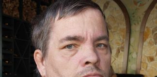 Nu-i poate lua tratamentul fetiței sale cu handicap, pentru că polițistul din comună i-a reținut cartea de identitate!